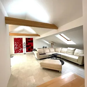 https://undertheroof-at.salzburghotels.net
